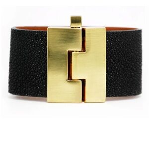 Leighelena Wide Black Stingray Jigsaw Cuff